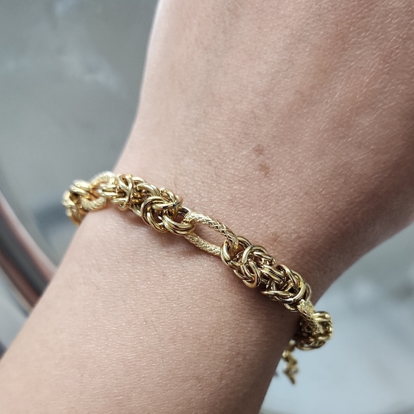 Graduated Link Elegant Gold Chain Bracelet - Picture 3 of 5